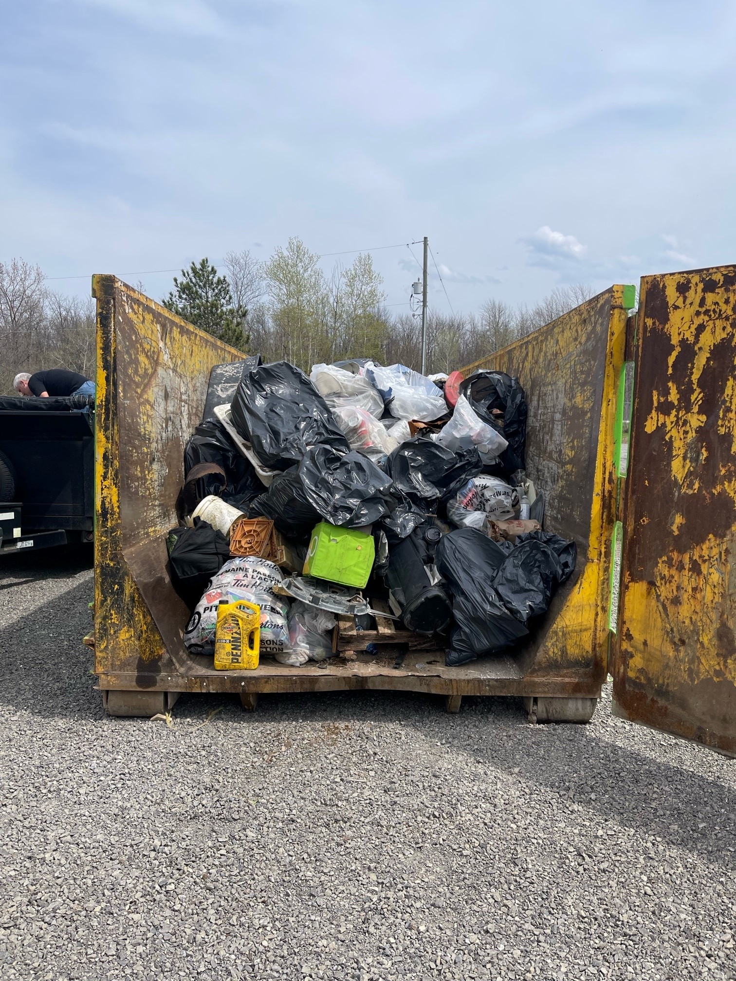 a dumpster bin full of garbage