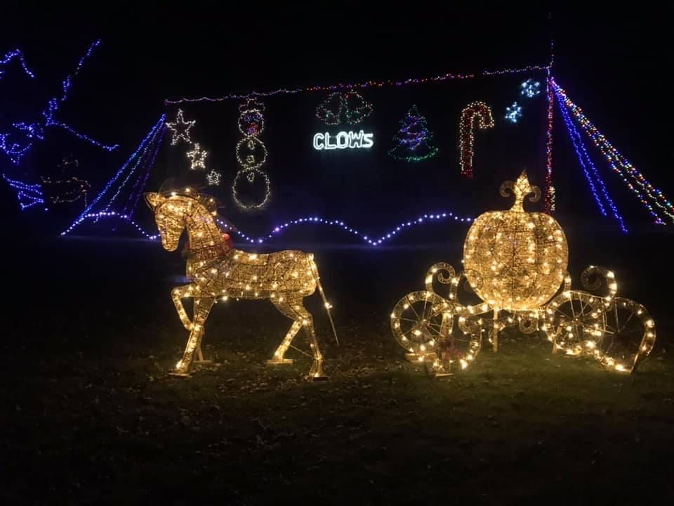clows christmas trail horse and carriage